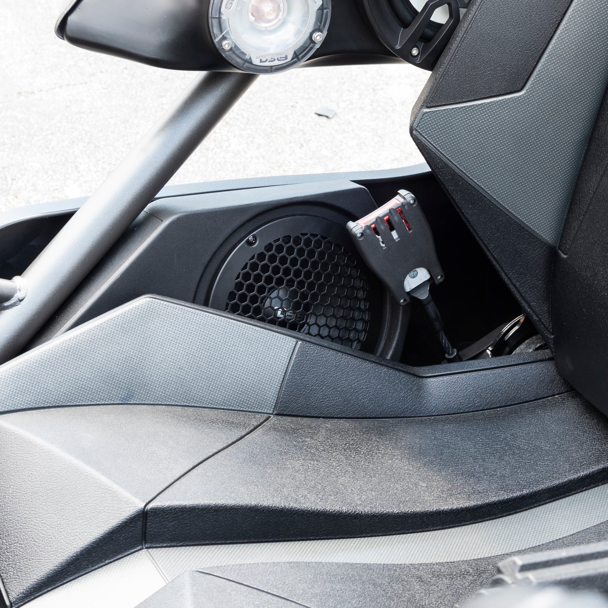 DS18 SLG-SP6LD Polaris Slingshot Side Panel Enclosure Loaded | 2 x PRO-SM6, 2 x ZXI-T1 & 2 x PRO-GRILL6-MS/BK | 2015 - 2019