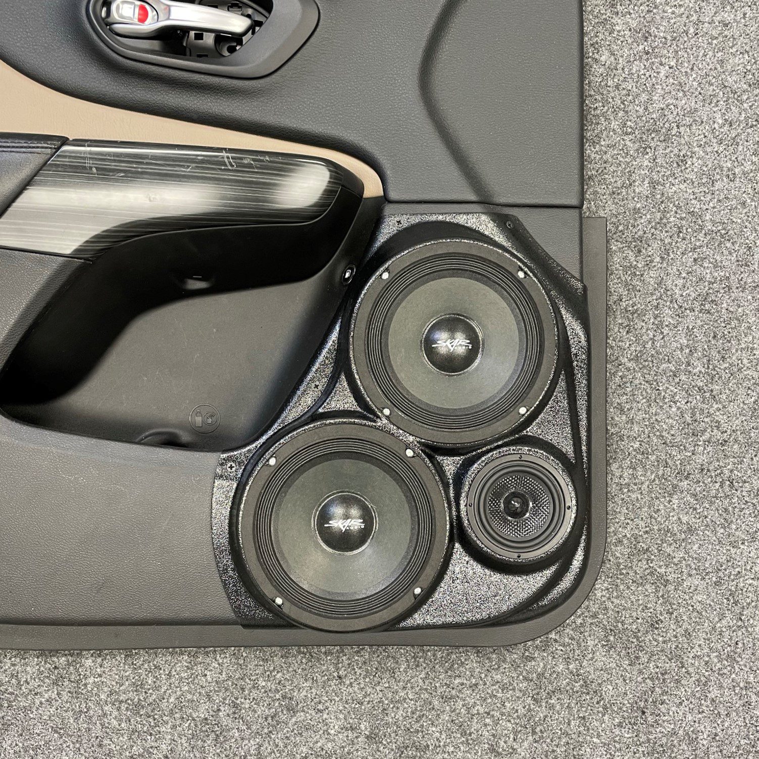 Dual 6.5" + 3.5" Front Door Speaker Pods – 2014–2023 Jeep Cherokee