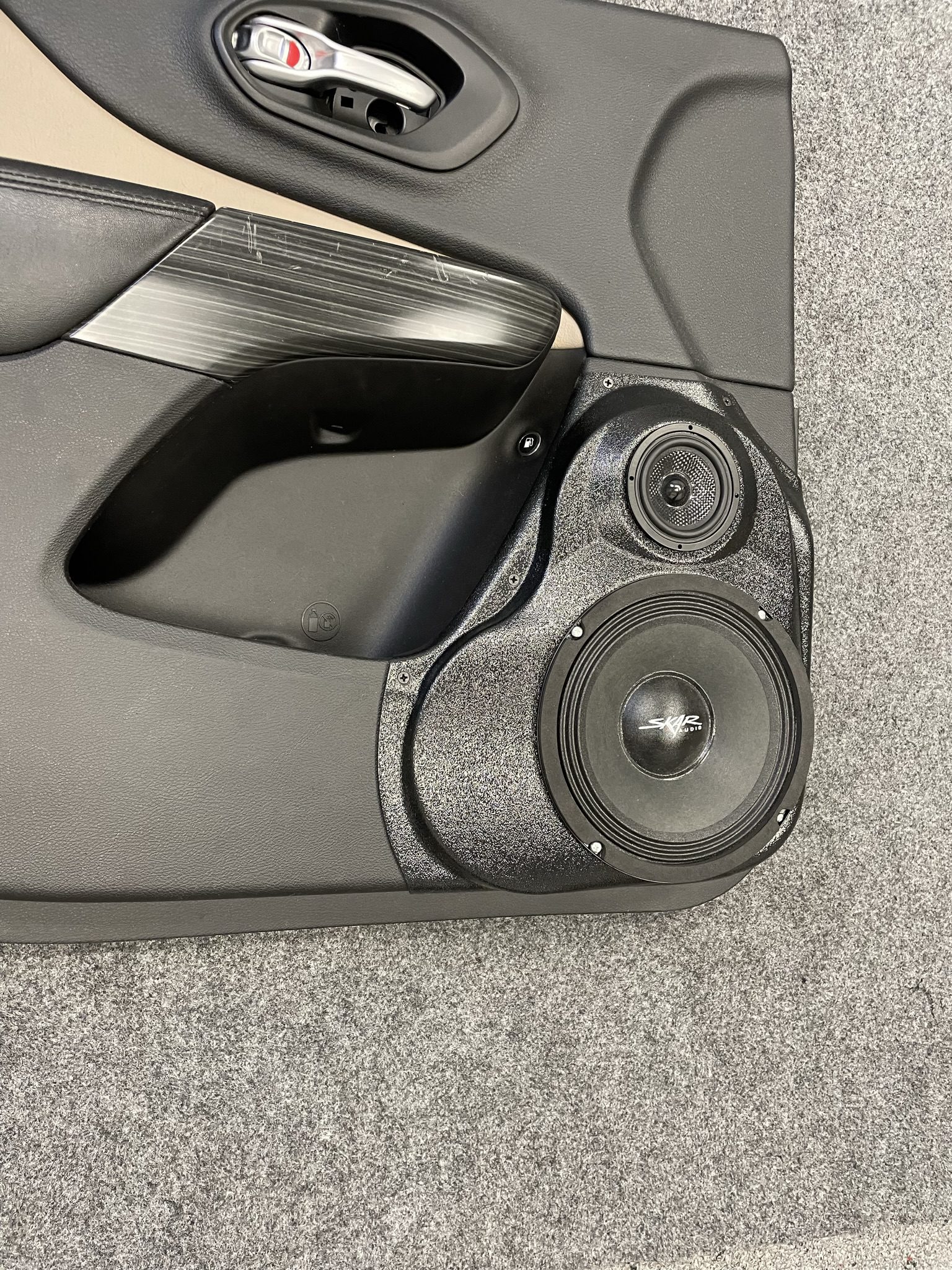 8" + 3.5" Front Door Speaker Pods – 2014–2023 Jeep Cherokee - Image 4