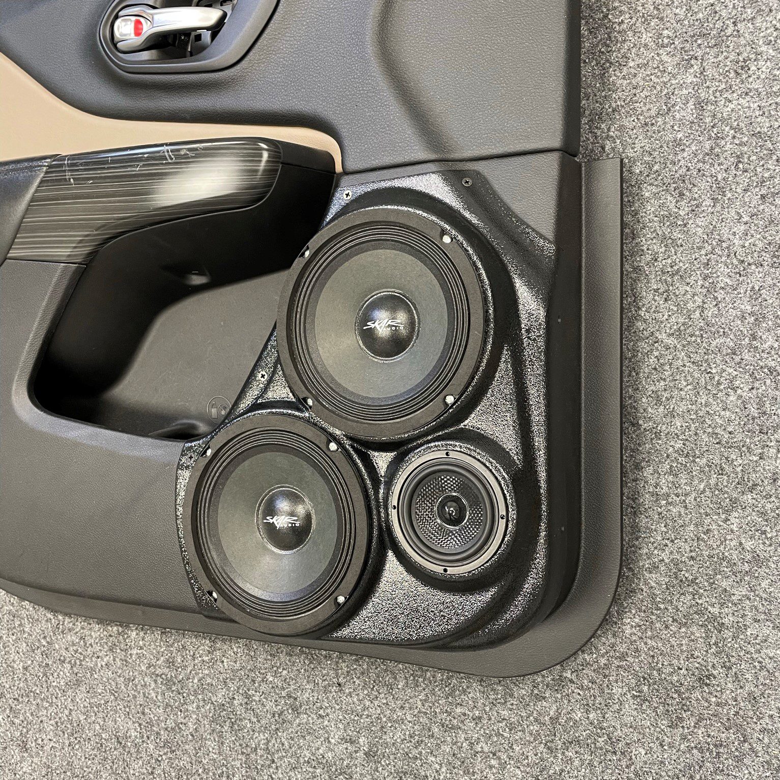 Dual 6.5" + 3.5" Front Door Speaker Pods – 2014–2023 Jeep Cherokee - Image 2