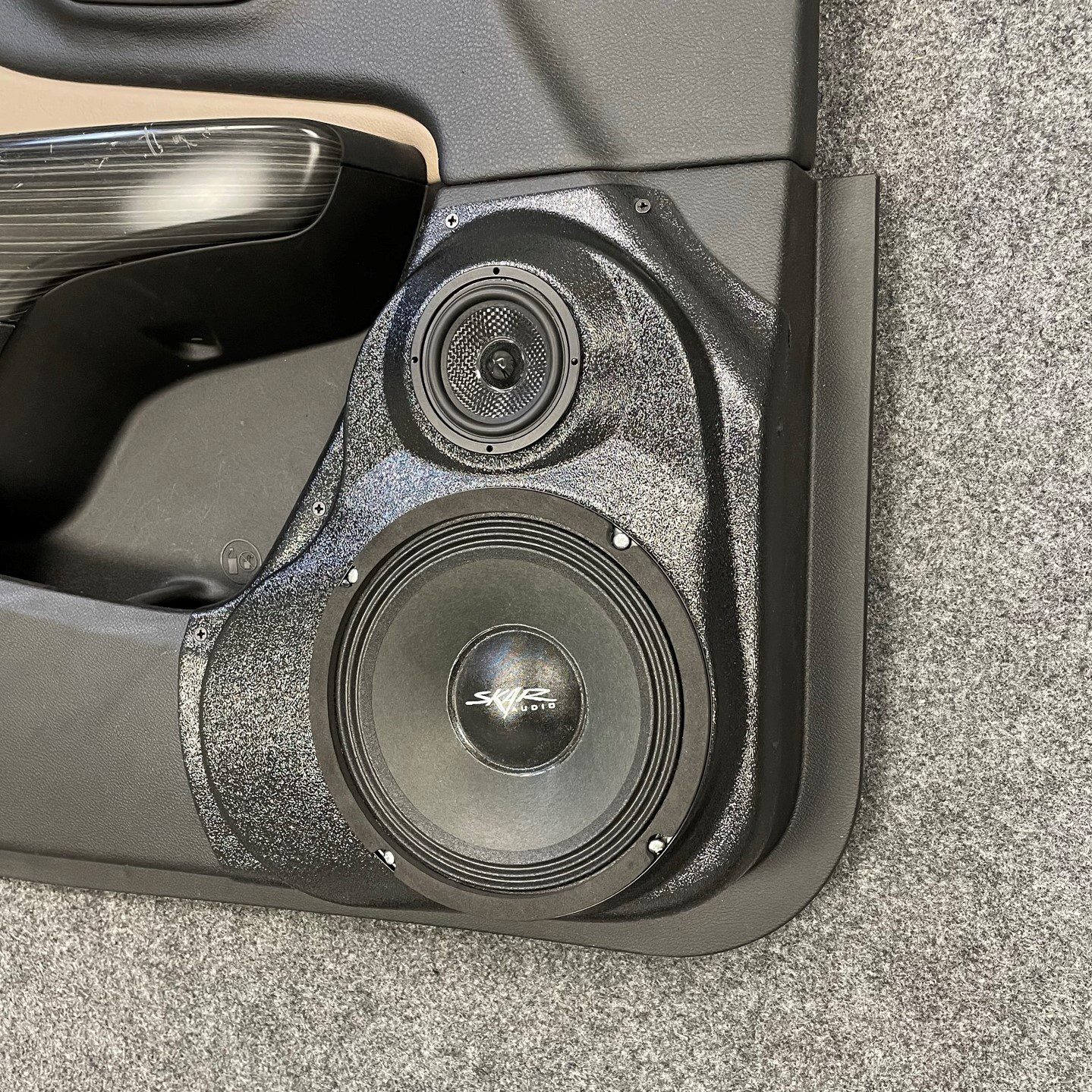 8" + 3.5" Front Door Speaker Pods – 2014–2023 Jeep Cherokee - Image 2