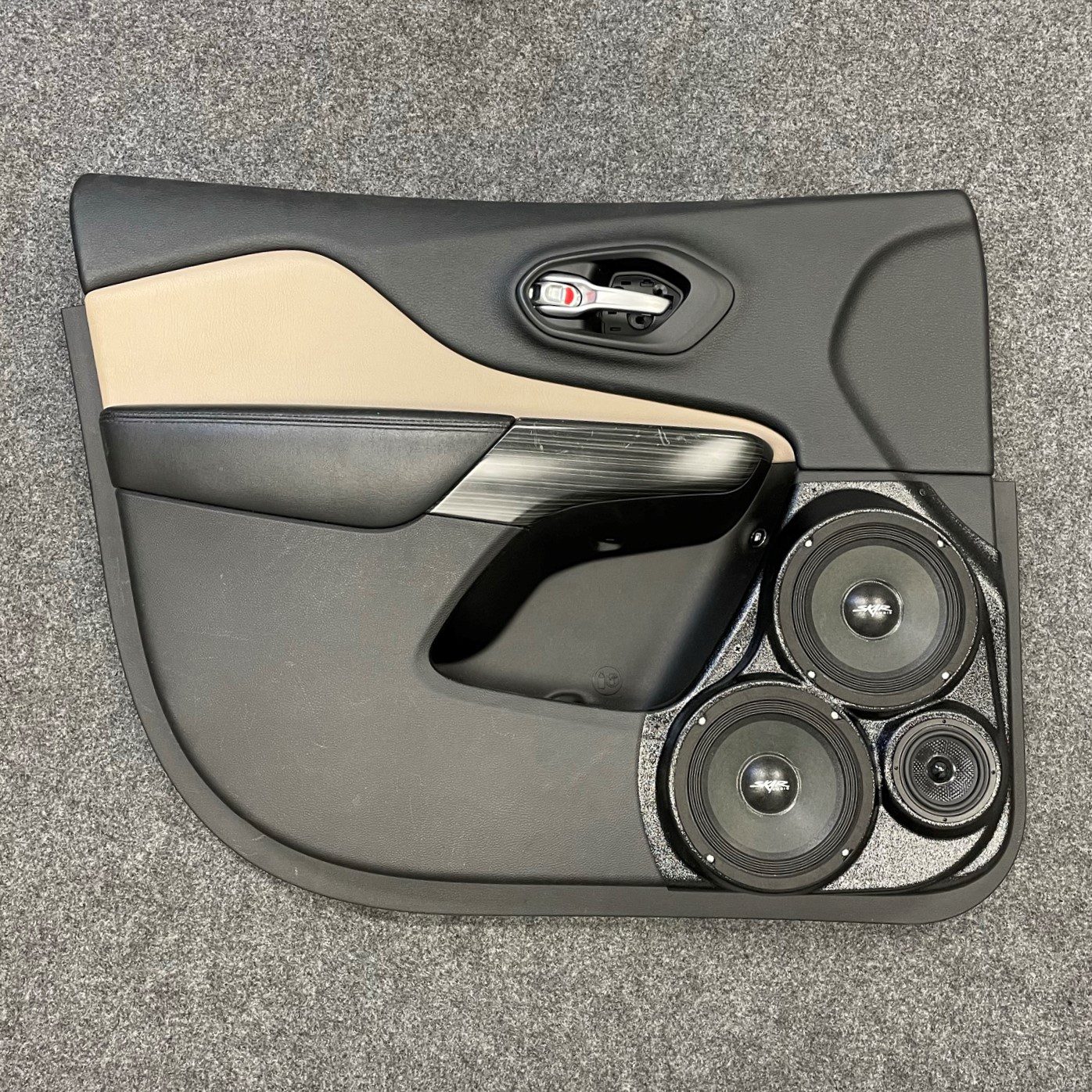 Dual 6.5" + 3.5" Front Door Speaker Pods – 2014–2023 Jeep Cherokee - Image 3